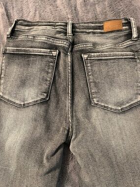 Judy Blue Black and Grey Skinny Fit Jeans Waistband Detail